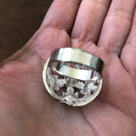 Vintage COSTUME STATEMENT Cocktail White Enamel Flowers RING Rhinestones Size 10 - Picture 8 of 10